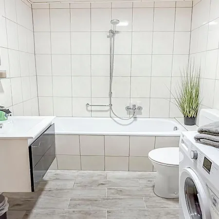 Schoene 3-zimmer-wohnung In Apartman